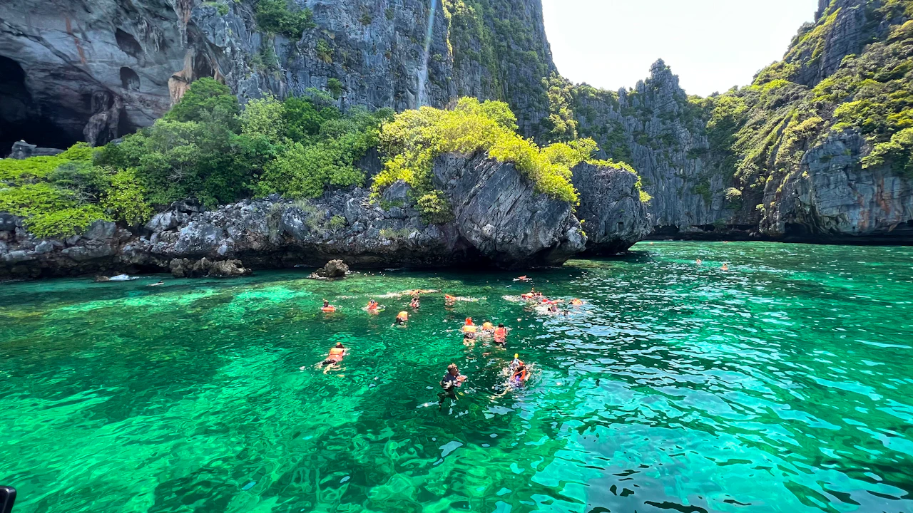 Join Tour Maithon Island, Phi Phi Island, Maya Beach and Khai Island by Speedboat or Speed Catamaran